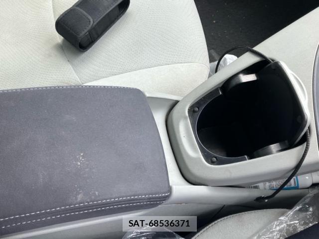 Toyota PRIUS 2011-10 8745356-25