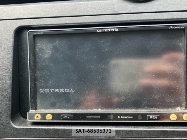 Toyota PRIUS 2011-10 8745356-26