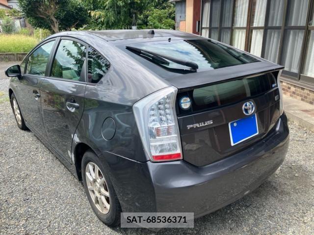 Toyota PRIUS 2011-10 8745356-3