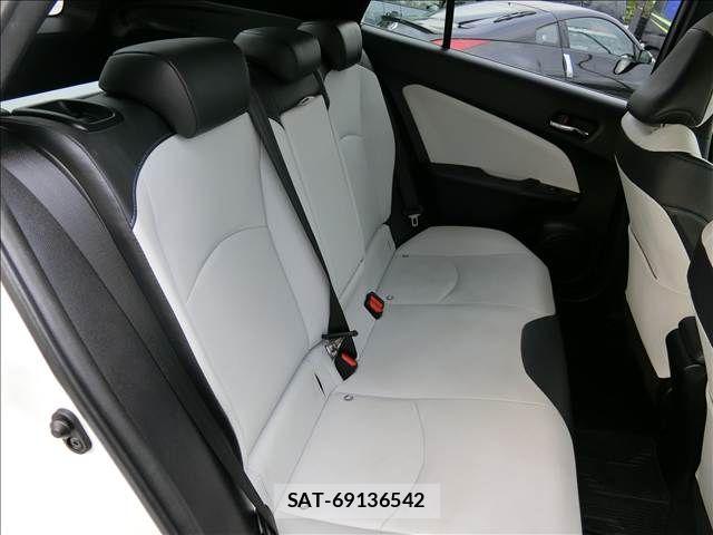 Toyota PRIUS 2016-01 8745271-14