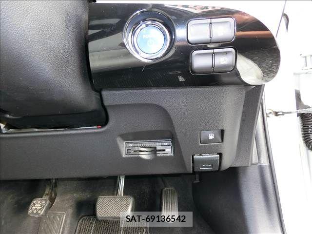 Toyota PRIUS 2016-01 8745271-17