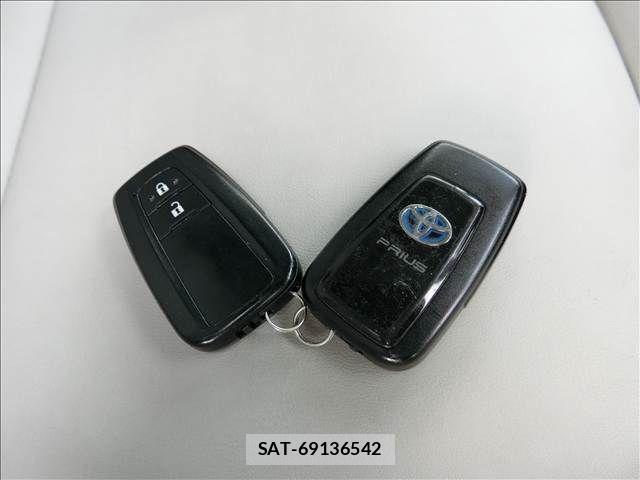 Toyota PRIUS 2016-01 8745271-18