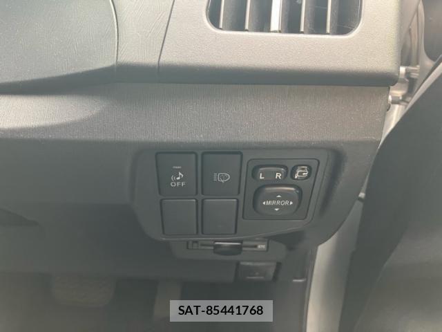Toyota PRIUS 2012-03 8745357-15