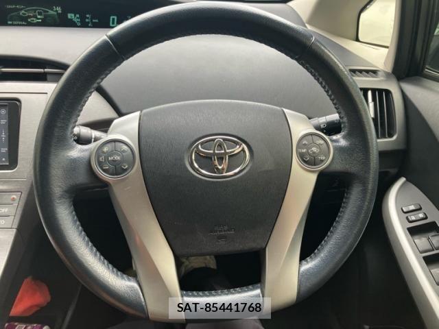 Toyota PRIUS 2012-03 8745357-16