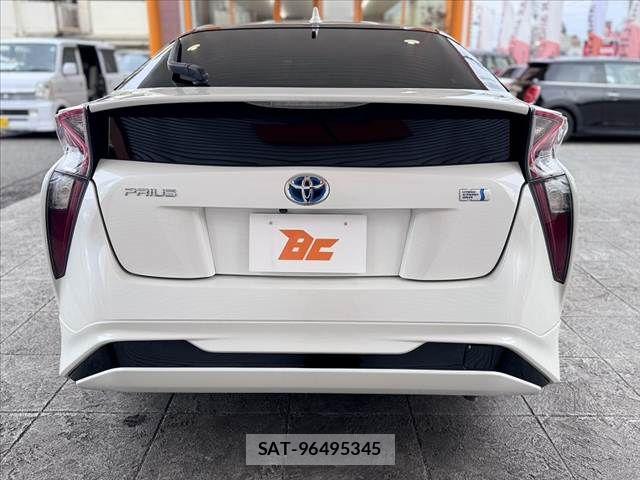 Toyota PRIUS 2016-08 8745264-12