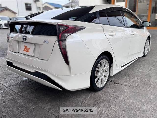 Toyota PRIUS 2016-08 8745264-13