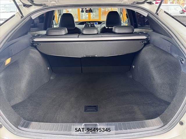 Toyota PRIUS 2016-08 8745264-18