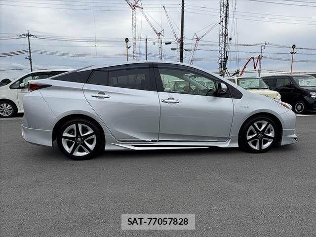 Toyota PRIUS 2015-12 8745283-11