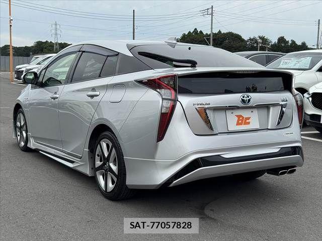 Toyota PRIUS 2015-12 8745283-12