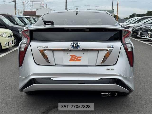 Toyota PRIUS 2015-12 8745283-13