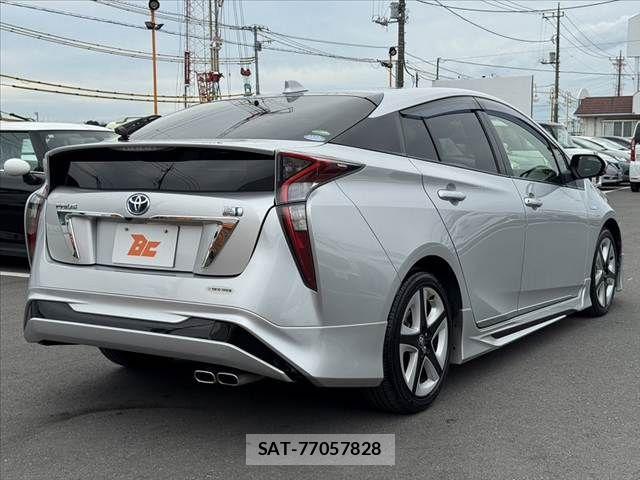 Toyota PRIUS 2015-12 8745283-14