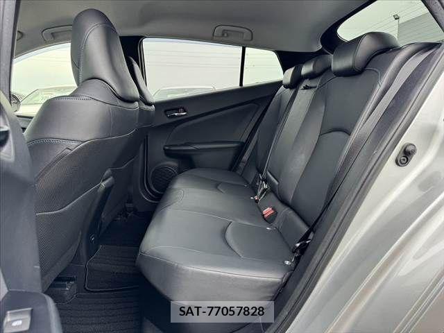 Toyota PRIUS 2015-12 8745283-17