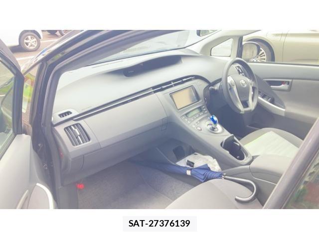 Toyota PRIUS 2011-10 8781704-11