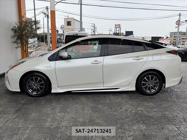 Toyota PRIUS 2017-08 8781669-10