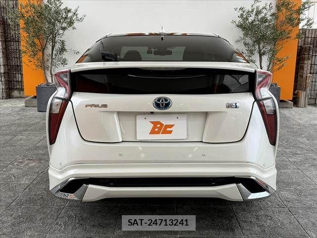 Toyota PRIUS 2017-08 8781669-13