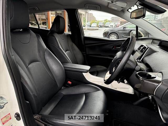 Toyota PRIUS 2017-08 8781669-15