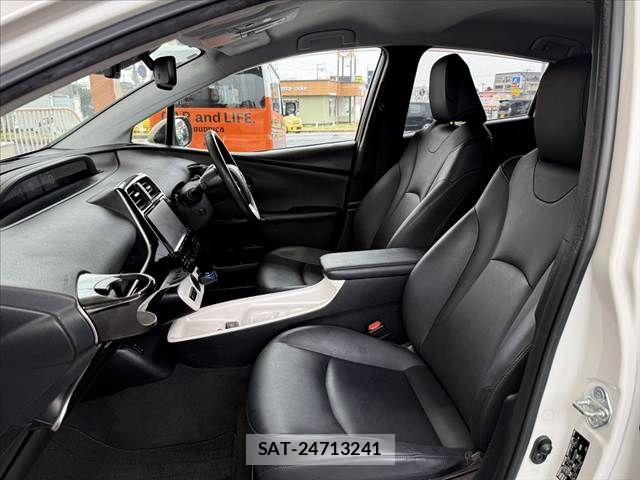 Toyota PRIUS 2017-08 8781669-16