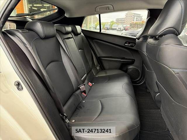 Toyota PRIUS 2017-08 8781669-17