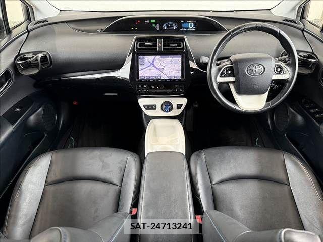 Toyota PRIUS 2017-08 8781669-1
