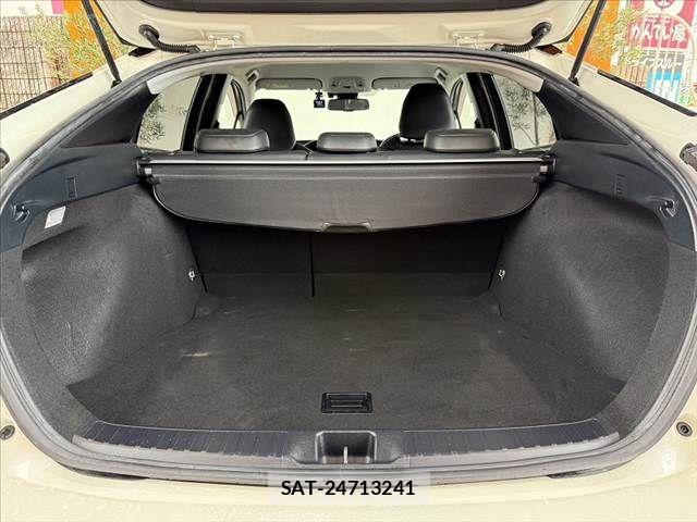 Toyota PRIUS 2017-08 8781669-19