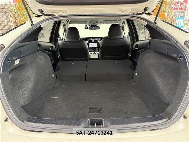 Toyota PRIUS 2017-08 8781669-20