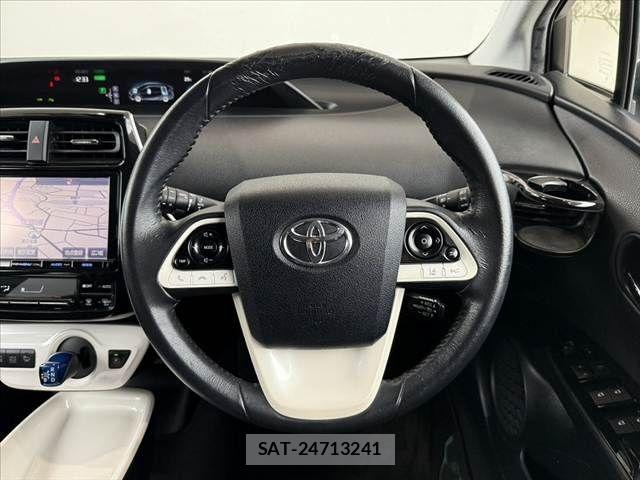 Toyota PRIUS 2017-08 8781669-21