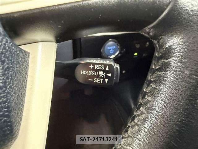 Toyota PRIUS 2017-08 8781669-24