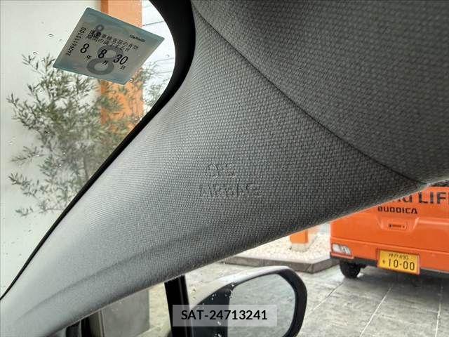 Toyota PRIUS 2017-08 8781669-28