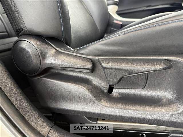 Toyota PRIUS 2017-08 8781669-29