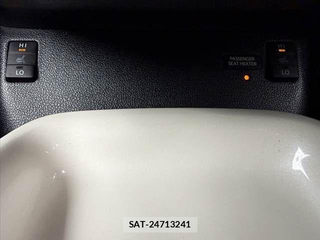 Toyota PRIUS 2017-08 8781669-4
