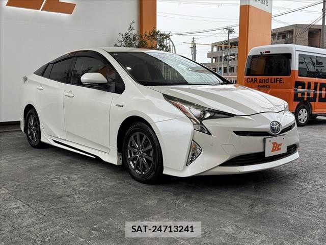 Toyota PRIUS 2017-08 8781669-7