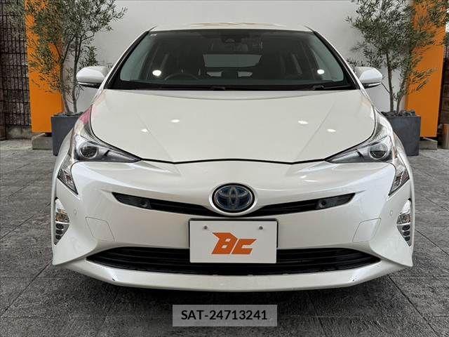 Toyota PRIUS 2017-08 8781669-8