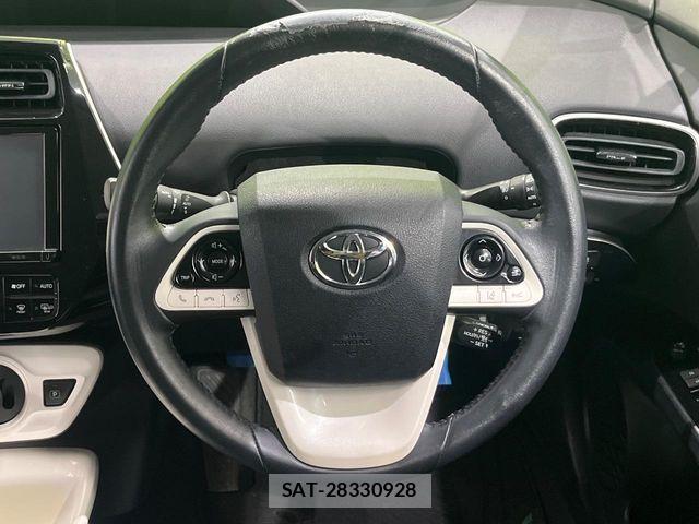 Toyota PRIUS 2017-05 8781664-11