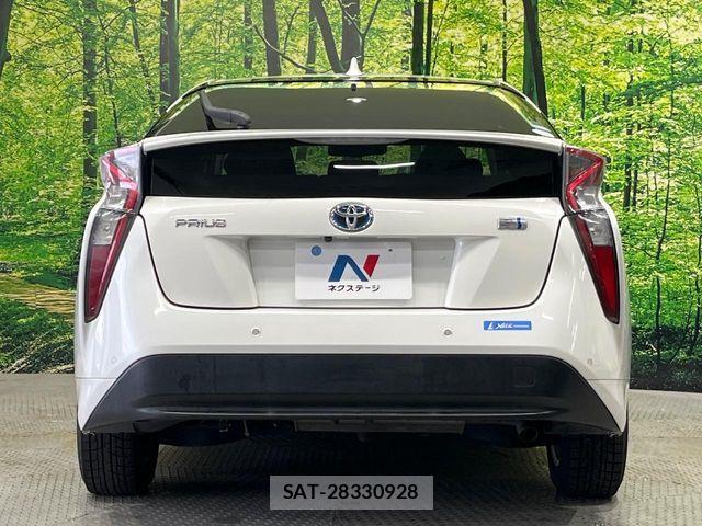 Toyota PRIUS 2017-05 8781664-15
