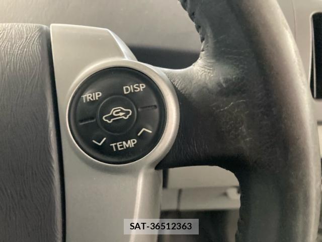 Toyota PRIUS 2010-11 8783076-14