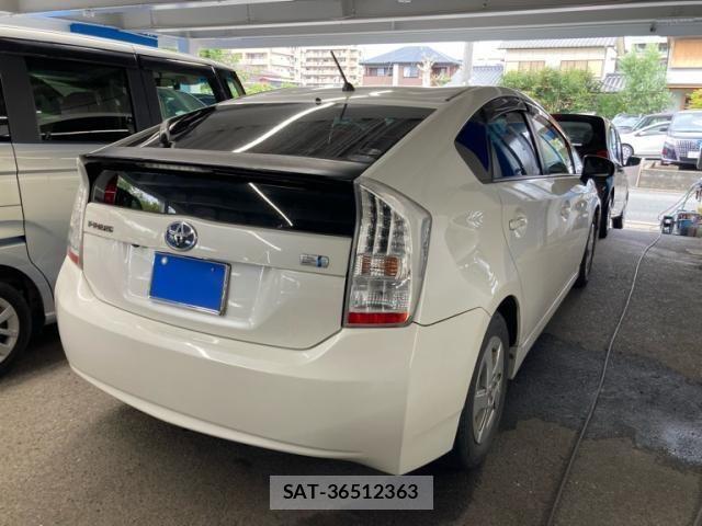 Toyota PRIUS 2010-11 8783076-2