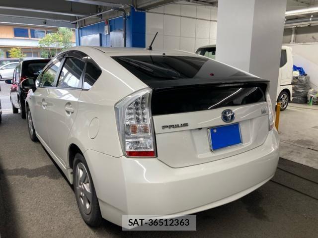 Toyota PRIUS 2010-11 8783076-3