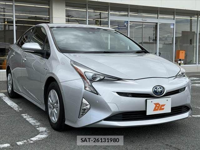 Toyota PRIUS 2017-05 8781670-9