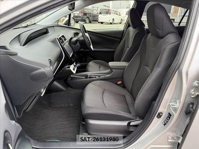 Toyota PRIUS 2017-05 8781670-16