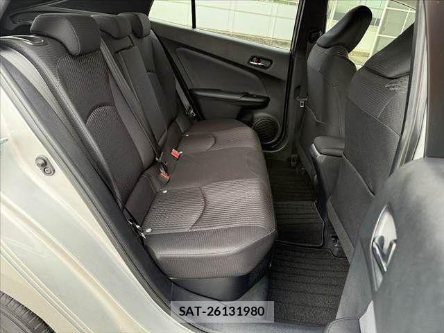 Toyota PRIUS 2017-05 8781670-17