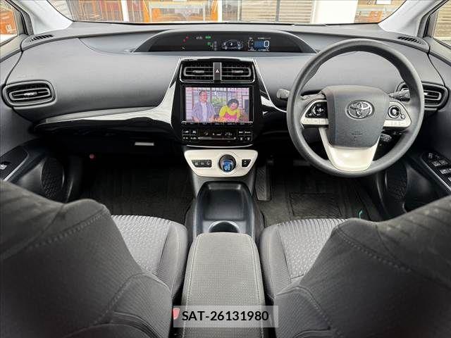 Toyota PRIUS 2017-05 8781670-1