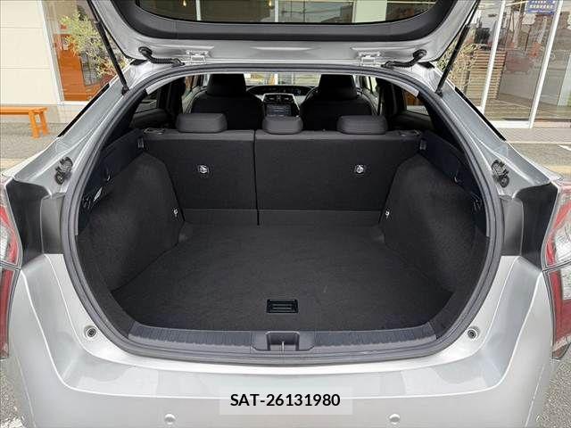 Toyota PRIUS 2017-05 8781670-19