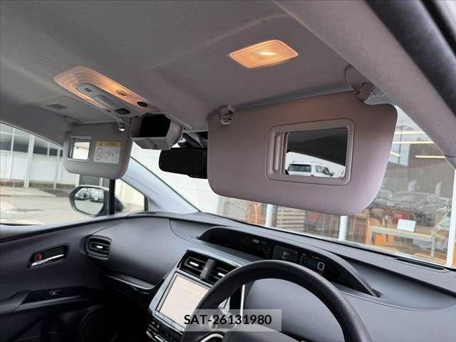 Toyota PRIUS 2017-05 8781670-25