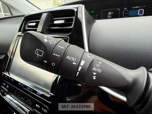Toyota PRIUS 2017-05 8781670-26