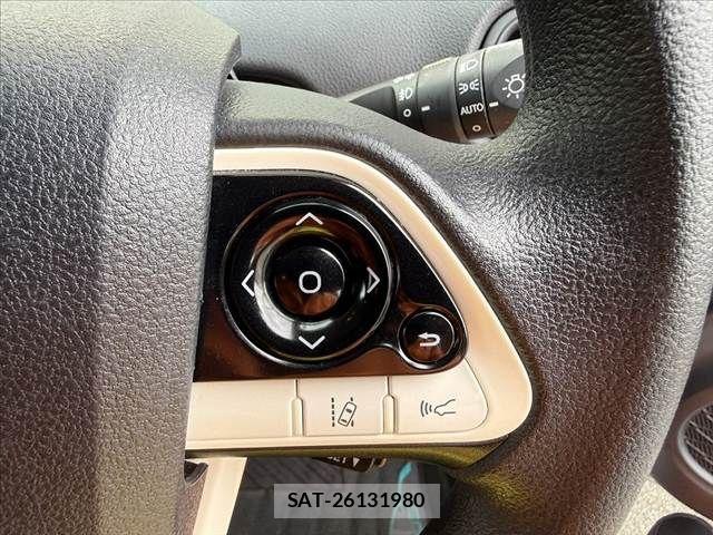 Toyota PRIUS 2017-05 8781670-28