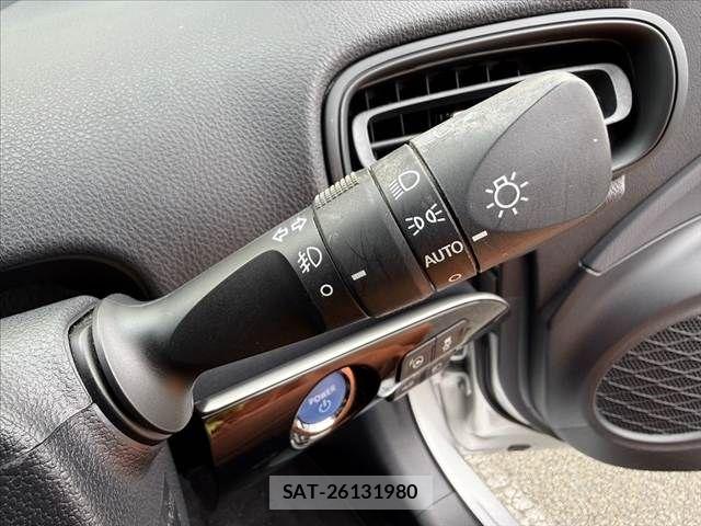 Toyota PRIUS 2017-05 8781670-29