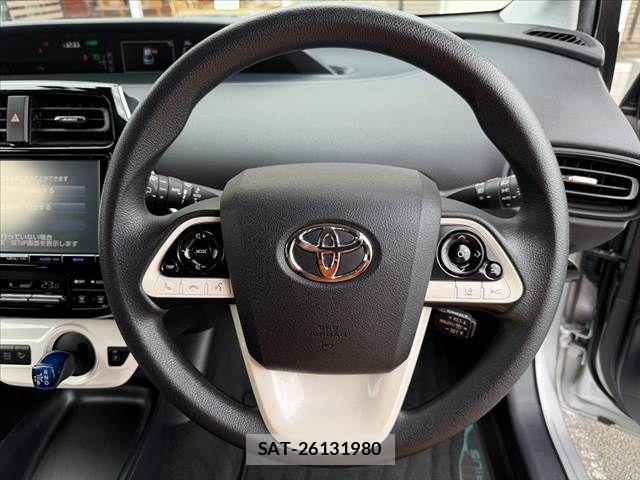 Toyota PRIUS 2017-05 8781670-6