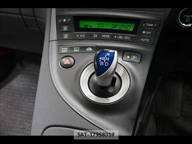 Toyota PRIUS 2009-12 8781675-11
