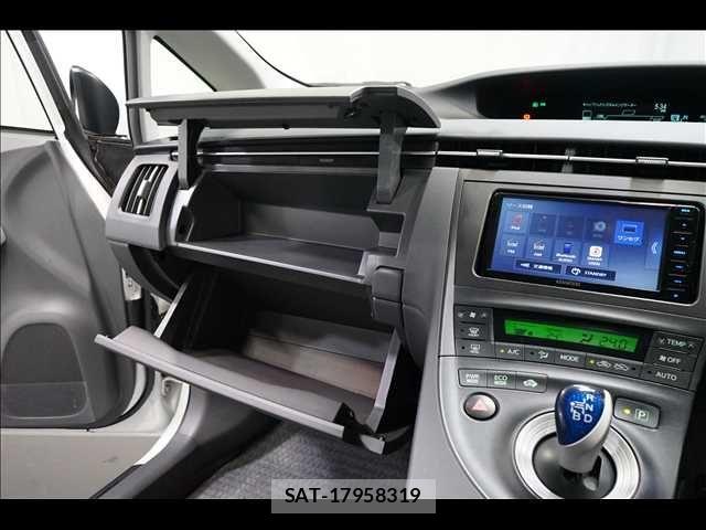 Toyota PRIUS 2009-12 8781675-12