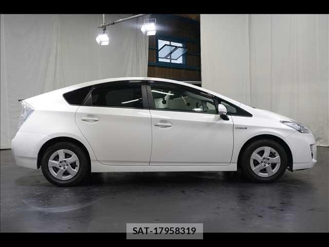 Toyota PRIUS 2009-12 8781675-15